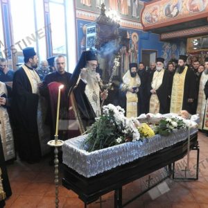 Камбанен звън и сълзи на опелото на отец Боян Саръев,Родината се сбогува с един голям българин