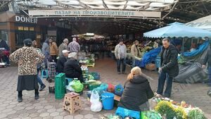 Истинските производители изкараха домашни консерви и сланина на Пазара на производителите в Кърджали, треперят за инспектори от БАБХ