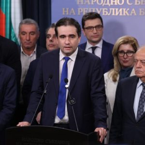 ПП-ДБ няма да се коалират с ГЕРБ в следващия парламент, обеща Божанов