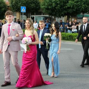 СУ „Васил Левски“ в Ардино изпрати своите абитуриенти