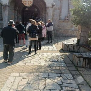 Цветница е! Опашки пред храмовете в Кърджали за освещаване на върбови клонки/снимки/